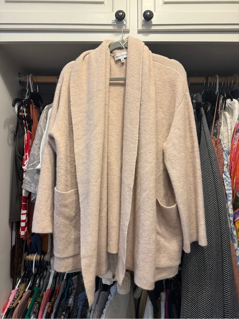 Gibson Latimer Cozy Open-Front Pocket Cardigan in Beige